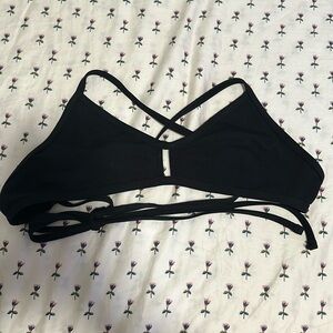 Size medium Jolyn vent bikini top
